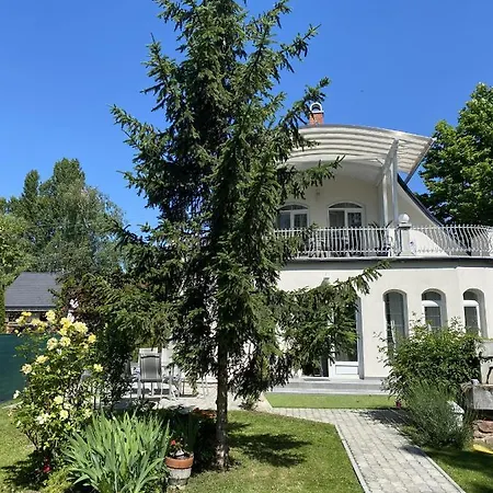 Nadliget Vendeghaz Tatil Evi *